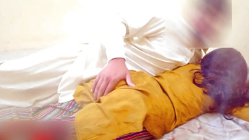 First Time a Rock Hard Cock Enters the Tight Asshole of an Indian Teen Girl

Indian Teen's Tight Asshole Stretched by Hard Cock for the First Time