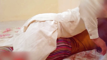 First Time a Rock Hard Cock Enters the Tight Asshole of an Indian Teen Girl

Indian Teen's Tight Asshole Stretched by Hard Cock for the First Time