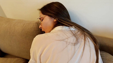 Pont kapóra jött a maszturbáló milf anyucinak a mostohafia legjobb haverja