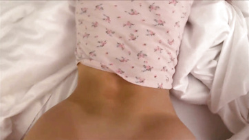 Bedugtam a farkamat a mostohahúgom puncijába miután bemászott az ágyamba