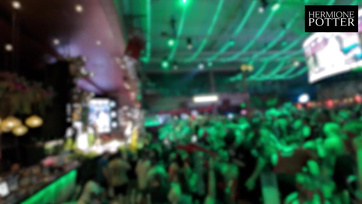 Természetesen a nyaralás alatt is többször megfektettem a nagymellű barátnőmet