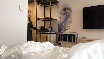 Amint levetkőzött a délamerikai szépség nekiesett a szerencsés munkatársa farkának a hotelszobában