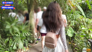 Átült mellém az ismeretlen csajszi a buszon hogy megráncigálja az ágaskodó faszomat