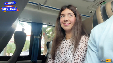 Átült mellém az ismeretlen csajszi a buszon hogy megráncigálja az ágaskodó faszomat