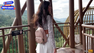 Átült mellém az ismeretlen csajszi a buszon hogy megráncigálja az ágaskodó faszomat