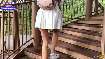 Átült mellém az ismeretlen csajszi a buszon hogy megráncigálja az ágaskodó faszomat