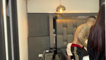 Külön-külön seggbebasztuk a nimfomániás ribancomat a haverjaimmal majd együtt is behatoltunk a lyukaiba