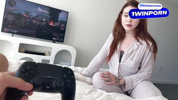 A nagymellű szűz mostohahúgocskám beosont a szobámba hogy meglovagolja a dákómat