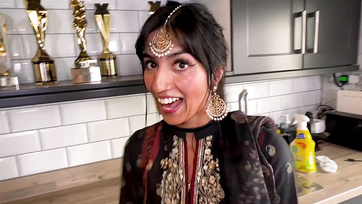 Mindig áthívja a nagyfarkú szeretőjét a szexmániás indiai leányzó amikor lelép otthonról a férje