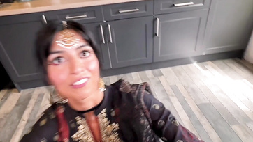 Mindig áthívja a nagyfarkú szeretőjét a szexmániás indiai leányzó amikor lelép otthonról a férje