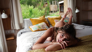 Elutaztunk egy erdei faházba a cuki csajommal hogy egésznap csak szexelhessünk