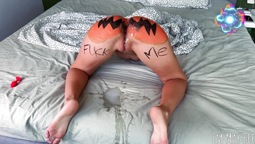 Halloween éjjelén seggdugóval a popsijában akarta a szexi ribancom hogy keményen megdugjam