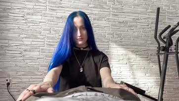 Testközelből láthatjátok ahogy kutyapózban teleélveztem ennek a szép lánynak a punciját