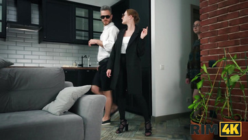 Egy felejthetetlen édeshármas egy nagy cicikkel megáldott szeplőtlen lánnyal és egy pajkos párral