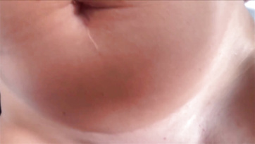 Nem lett ideges a szexi nagymellű mostohaanyám miután meglestem a fürdőszobában