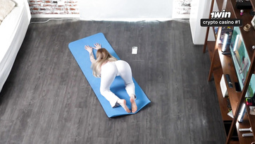 A pajzán mostohaanyucim úgy csinált mintha jógázna de szerintem csak a farkamat akarta a pinájában érezni