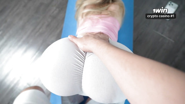 A pajzán mostohaanyucim úgy csinált mintha jógázna de szerintem csak a farkamat akarta a pinájában érezni