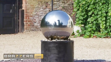 Könnyedén beleült a csávó méretes falloszába a szőkehajú celeb influenszer csajszi