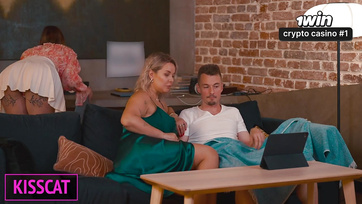 A szukás mostoha anyuci is rástartolt a mostohalánya fiatal pasijára és végül hármasban csinálták