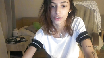 Young Sexy Babe Masturbates for Viewers on Webcam