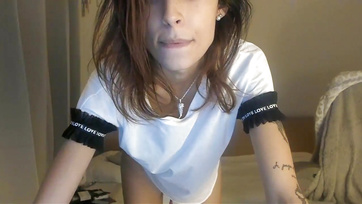 Young Sexy Babe Masturbates for Viewers on Webcam