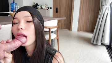 Szájjal kényeztettük egymást a 19 esztendős koreai csajjal mielőtt bedugtam a pinájába a dákómat