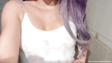 Enthralled Amateur Cutie Fingerbangs Herself in Shorts and Panties