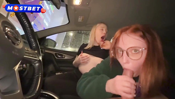 Az autóban maguktól szoptak a huncut csajok, a moziban viszont a farkamra is felcsücsültek