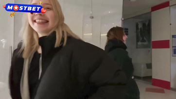 Az autóban maguktól szoptak a huncut csajok, a moziban viszont a farkamra is felcsücsültek