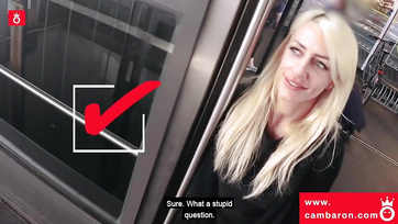 Már a parkolóban kefélt egy nagyot az ismeretlen csávóval majd átugrott hozzá még egy menetre