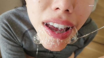 Szétszakította a párductestű amatőr csaj leggingsét és belenyalt a lucskos pinájába