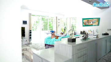 Titokban belógattam a kőkemény dákómat a cuki mostoha húgom puncijába miközben rajta volt a VR szemüveg