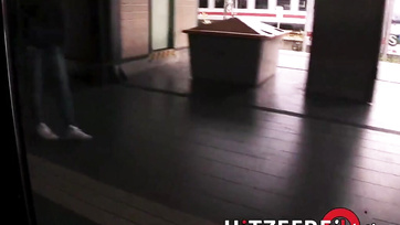 Elvittem egy elhagyott helyre a barnahajú szukás szépséget és rommá kúrtam a punciját