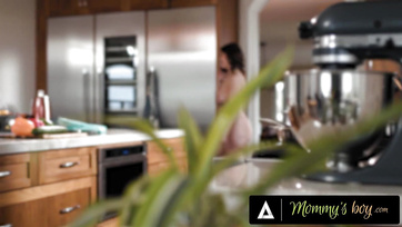 Naughty Milf Mom Ditches the Apron and Lets Stepson Have a Peek