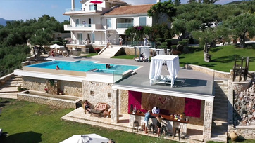 Skinny model babe gets filled up by hung ebony stud