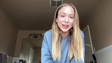 Almost Caught by Her Parents While the Horny Teen Was Masturbating in the Bathroom

Sneaky Teen Masturbates as Parents Nearly Walk In