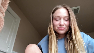 Almost Caught by Her Parents While the Horny Teen Was Masturbating in the Bathroom

Sneaky Teen Masturbates as Parents Nearly Walk In