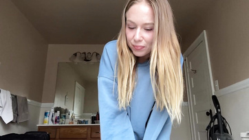 Almost Caught by Her Parents While the Horny Teen Was Masturbating in the Bathroom

Sneaky Teen Masturbates as Parents Nearly Walk In