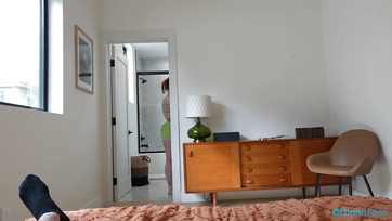 A mostohaanyukám is be akart szállni buliba miután meglátta hogy a barátnője a farkamat cumizza