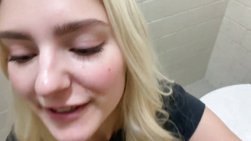 Egy ismeretlen fiú megbaszott a kocsma mellékhelységében és egy hatalmasat spriccelt az arcomra