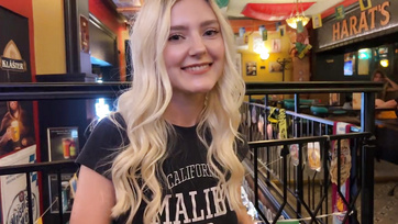 Egy ismeretlen fiú megbaszott a kocsma mellékhelységében és egy hatalmasat spriccelt az arcomra