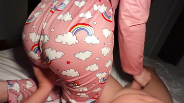 Step-Sis with a Round Ass Begs for Creampie