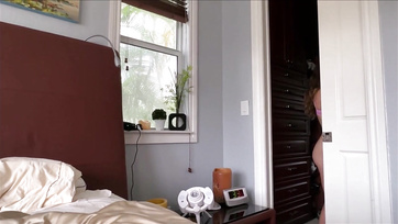 Miután véleményt mondtam a bögyös mostohahúgom testéről, megdughattam a puncusát