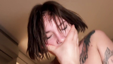 Stud Fucks Nympho Babe Until She Squirts Non-Stop