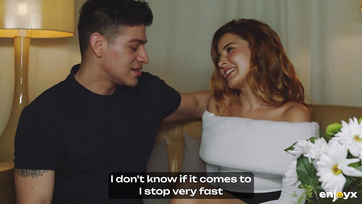 Az első randin engedte a helyes pasinak a cuki latinamerikai leányzó hogy felhúzza a farkára