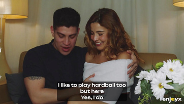 Az első randin engedte a helyes pasinak a cuki latinamerikai leányzó hogy felhúzza a farkára