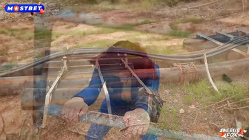 Fallout Cosplay - A 33-as menedék vöröshajú szépsége egy hatalmasat szexel egy vadidegen fickóval