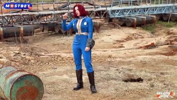 Fallout Cosplay - A 33-as menedék vöröshajú szépsége egy hatalmasat szexel egy vadidegen fickóval