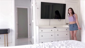 Step-Sis Spread Her Legs in the Middle of the Game for a Finger Bang