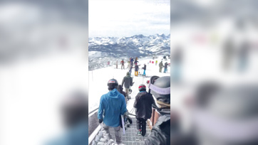 Síelés után dugta seggbe a gyönyörű természetes mellű amatőr leányzót a szerencsés pasija